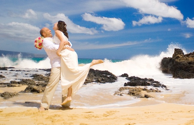 wedding diamond ring proposal by the sea